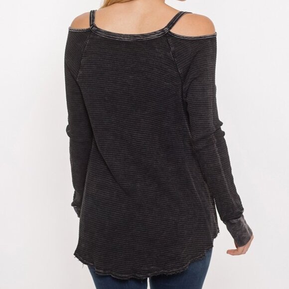 NWT American Able Black Cold Shoulder Top Frayed Hem - Picture 3 of 3